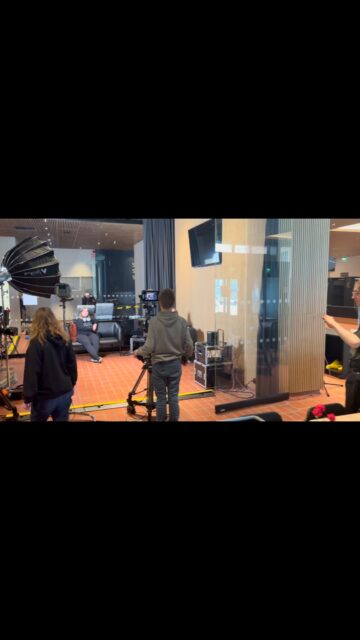 Kokkola Nuori Kulttuuri 2025 -festari-tv-studio nousee. Huomenna linjoilla klo 11 alkaen.  #limetv #nuorikulttuurikokkola #nuorikulttuuri